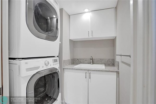 Building Photo - 3750 Galt Ocean Dr