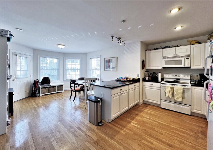 Primary Photo - 91 Pearson Ave