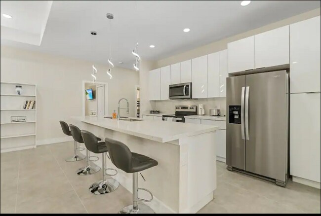 Building Photo - 4716 NW 39th Ave