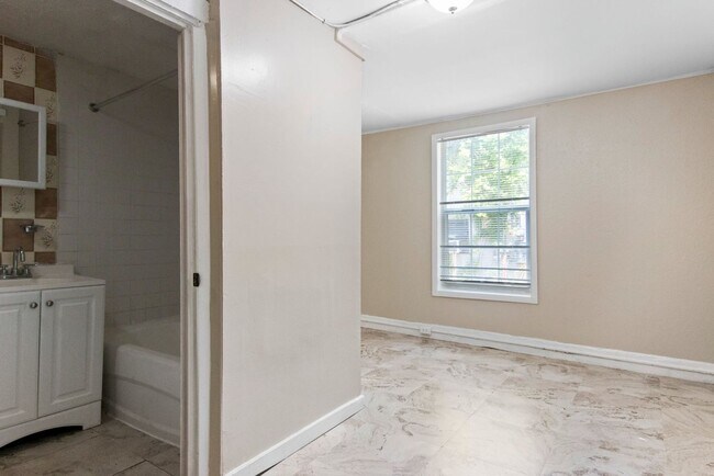 Building Photo - 344 35th St S
