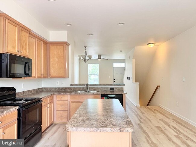 Building Photo - 127 Streamview Dr