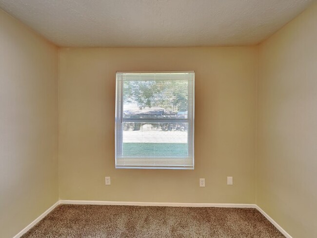 Building Photo - 2855 Pilgrims Point Dr