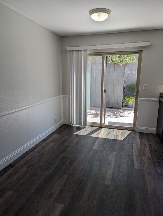 Building Photo - 2 bedroom, 1.5 bathroom Townhome in El Cajon