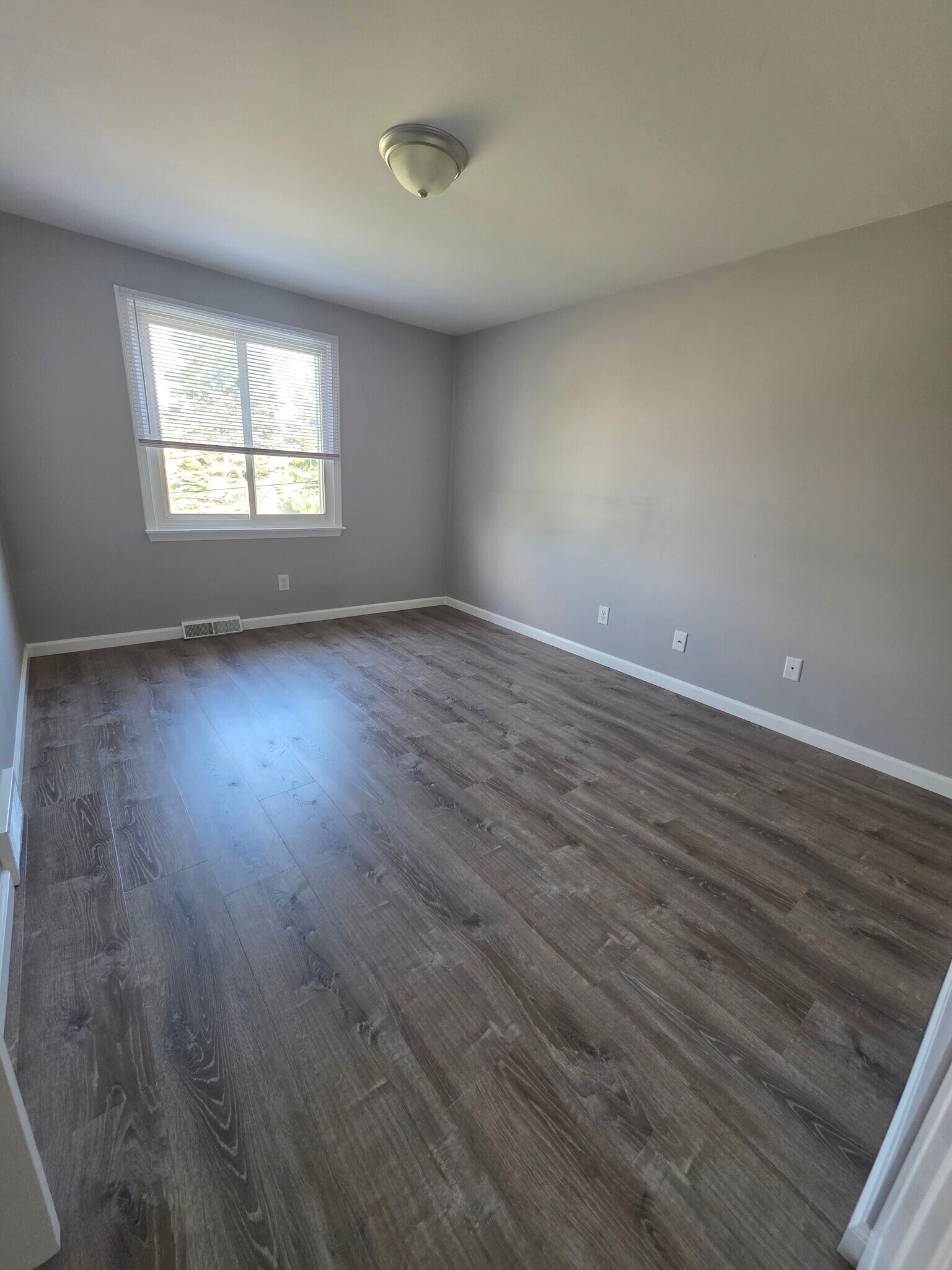 Building Photo - 4118 Highview Pky