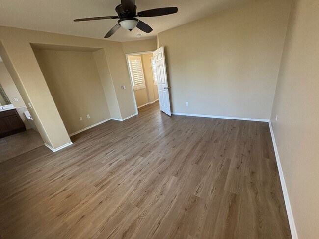 Building Photo - 3 bedroom, 2.5 bath Home located in the Gated College Lane Community in Redlands, CA