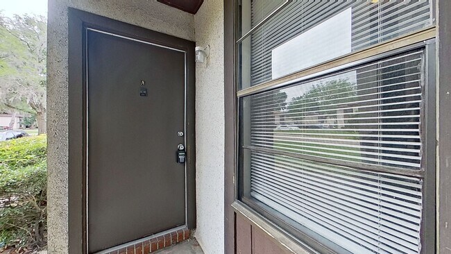 Building Photo - Desirable 2 beds/1.5 bath, first floor unit in Orange Park