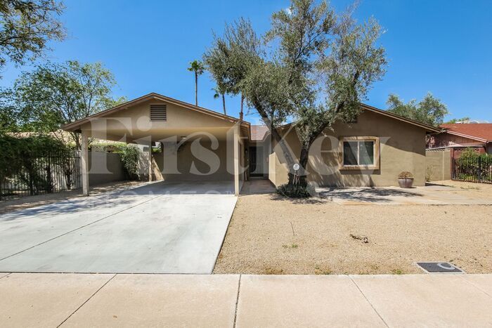 Primary Photo - 2722 E Cactus Rd