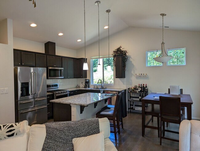 Building Photo - 4848 Shelby Pl