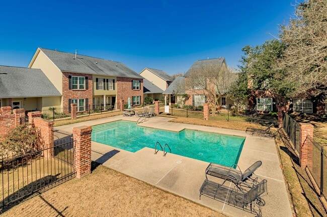 Building Photo - 3 Bedroom Townhome | Gated Community| Community Pool
