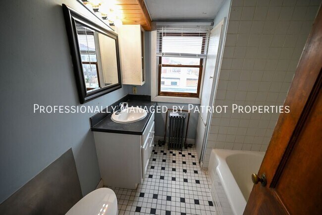 Building Photo - 407 W Main St