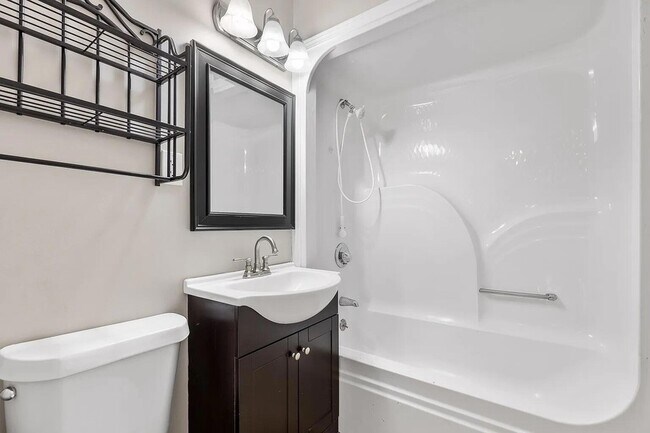 Building Photo - 627 Miles Rd