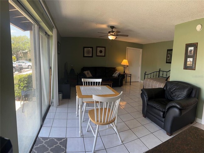 Building Photo - 4215 E Bay Dr