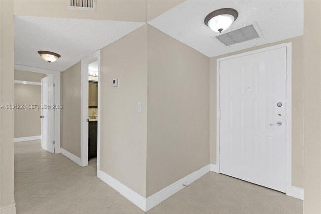 Building Photo - 200 Leslie Dr
