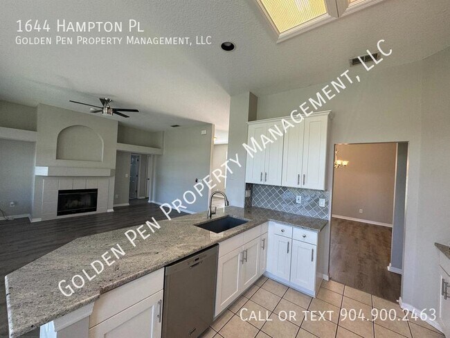 Building Photo - 1644 Hampton Pl