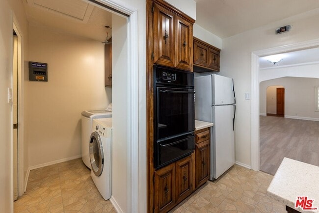 Building Photo - 4360 Kraft Ave