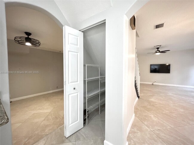 Building Photo - 3836 Jasmine Ln