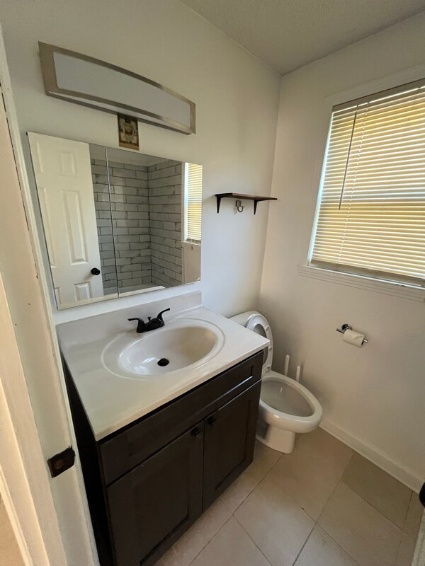 Building Photo - 2701 Hartford Dr