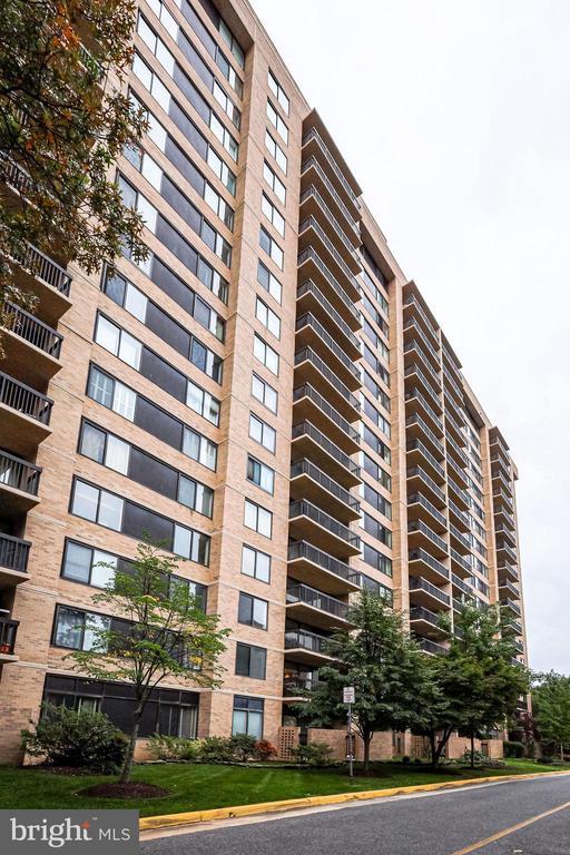 Building Photo - 3713 S George Mason Dr