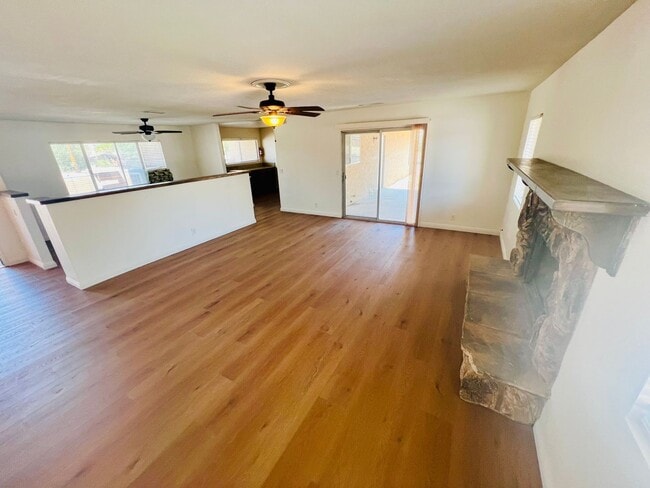 Building Photo - 3-Bedroom Hesperia Home on a Large Lot!