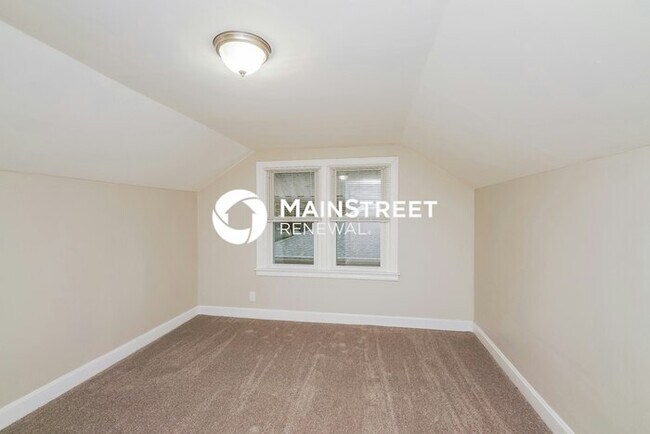 Building Photo - 4 Bedroom Pet-Friendly Home in Louisville,...