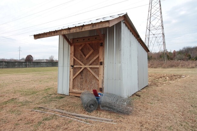 Building Photo - 135 Waterford Dr