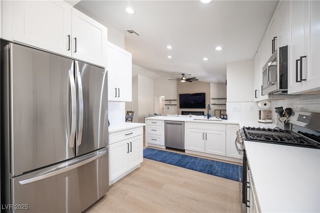 Building Photo - 2548 Tumble Brook Dr