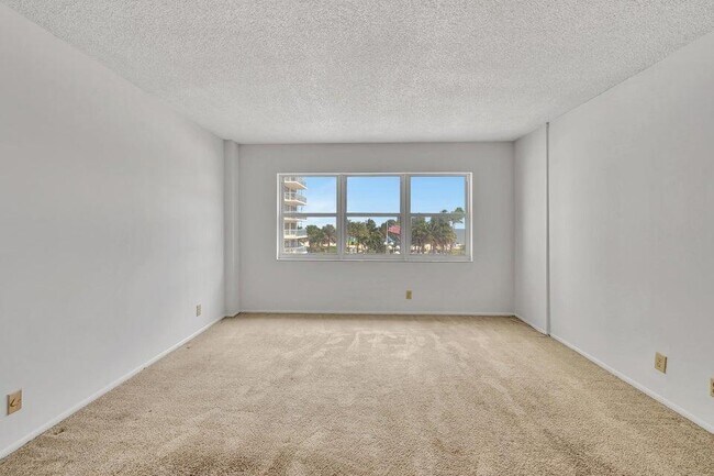 Building Photo - 111 N Pompano Beach Blvd