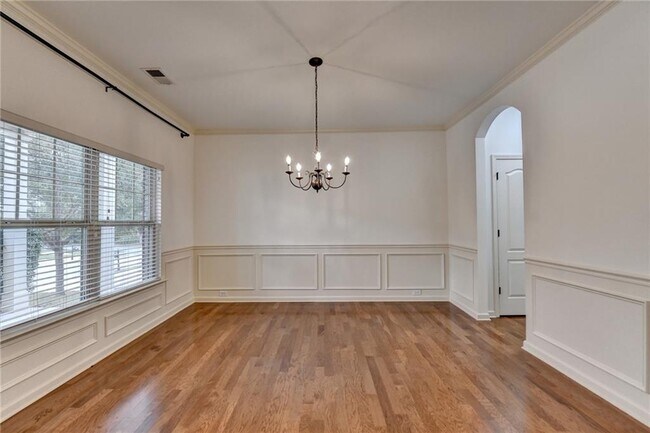 Building Photo - 5013 Groover Dr