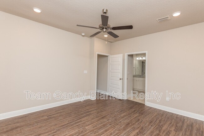 Building Photo - 7584 Burnside Lp