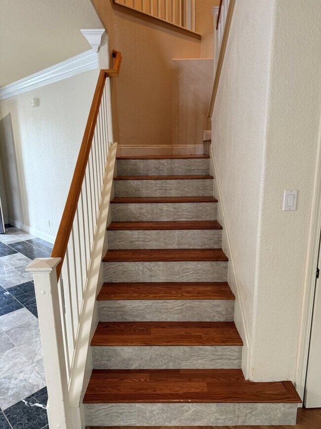 Building Photo - Modern 4 Bedroom w/ Loft Stonegate Area Vacaville *Star Rentals