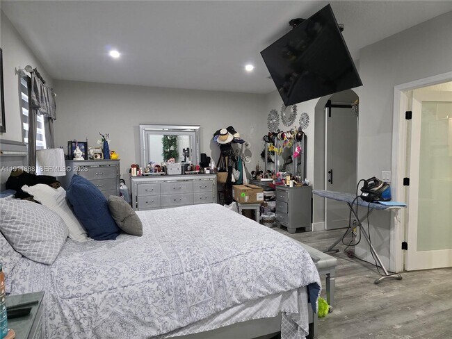 Building Photo - 4972 SW 127th Ave