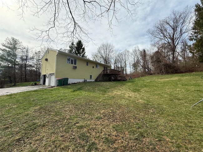 Building Photo - 5 Brook Ln