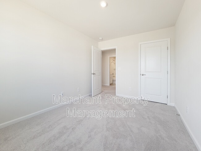 Building Photo - 111 Marthawood Ln