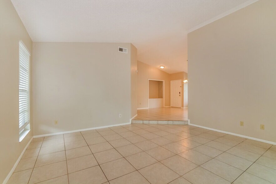 Building Photo - 1448 La Paloma Cir