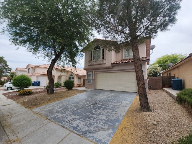 Building Photo - Two story in well established Las Vegas neighborhood