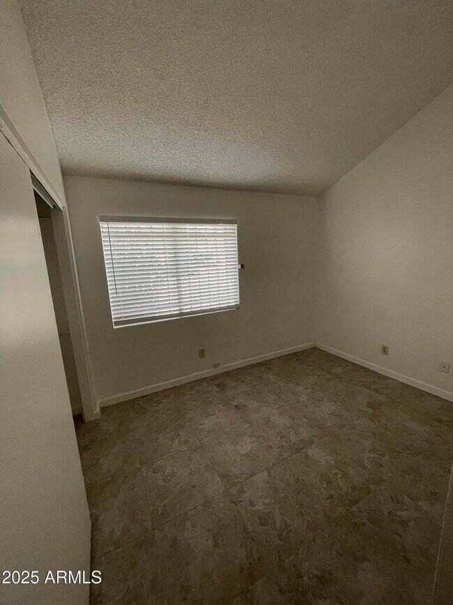 Building Photo - SPECIALS for IMMEDIATE MOVE IN! This is too good to pass up!