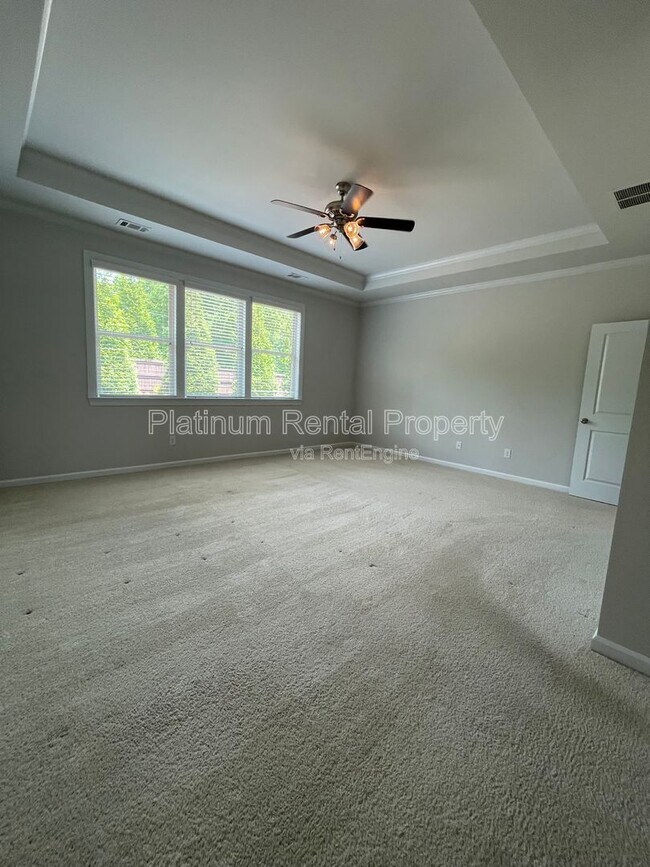 Building Photo - 1825 Dahlia Dr