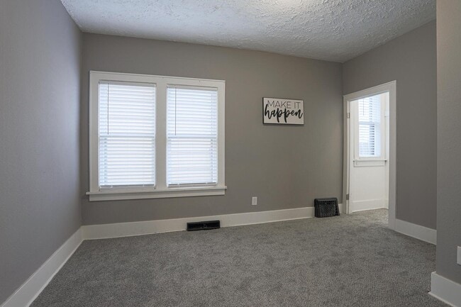 Building Photo - 2028 7th Ave