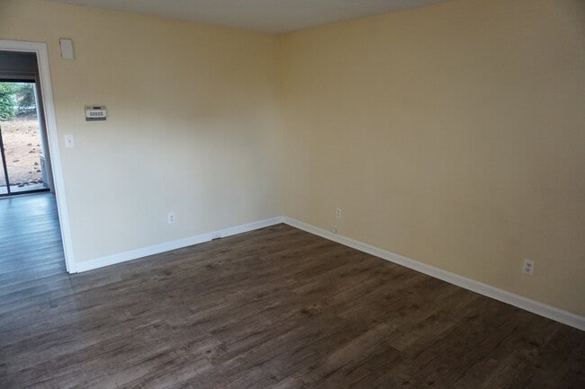 Building Photo - 2505 Flint Dr