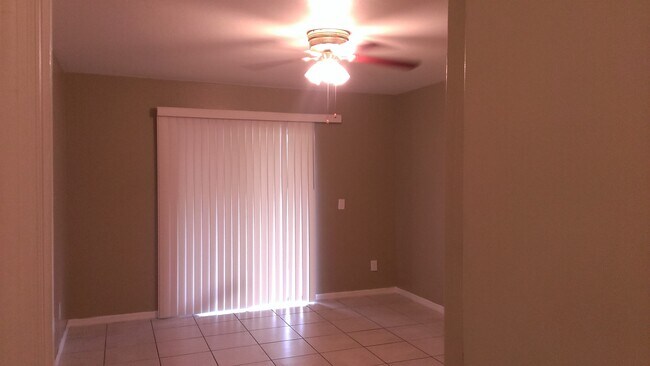 Master bedroom - 618 SE 46th Ter