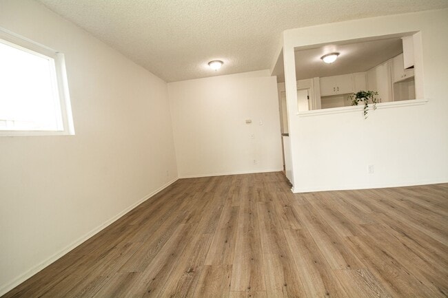 Building Photo - 1652 E Kingsley Ave