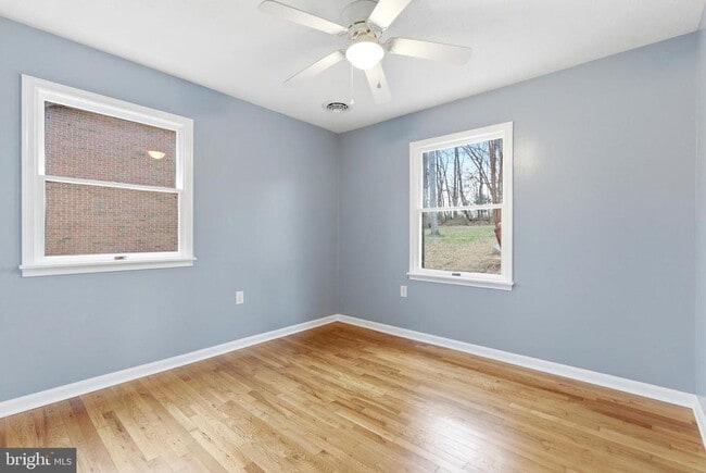 Building Photo - 122 Stuart Dr