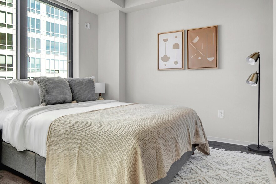 Building Photo - 45 Stuart St