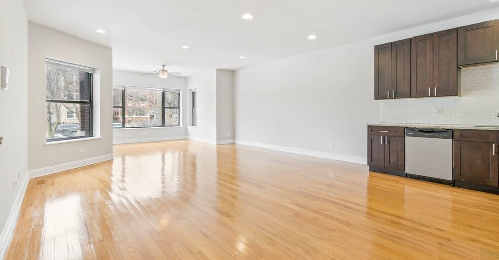 Building Photo - 1346 W Howard St