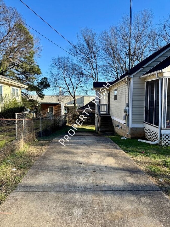 Building Photo - 4320 Ohls Ave