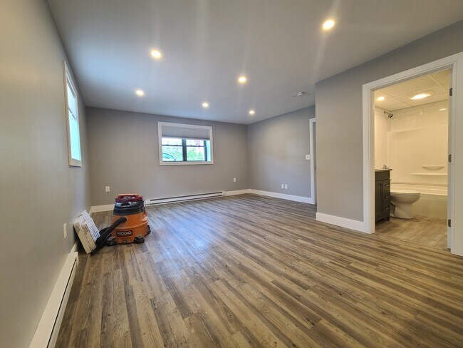 Building Photo - 15 Carson St