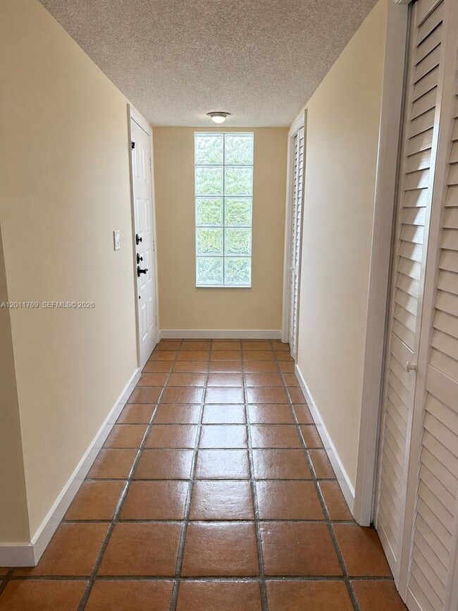 Building Photo - 286 Racquet Club Rd
