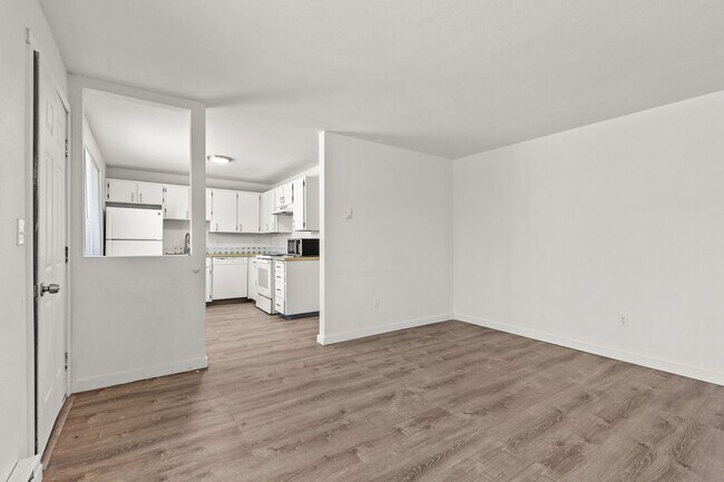 Building Photo - 1212-1214 E Boyd Ave