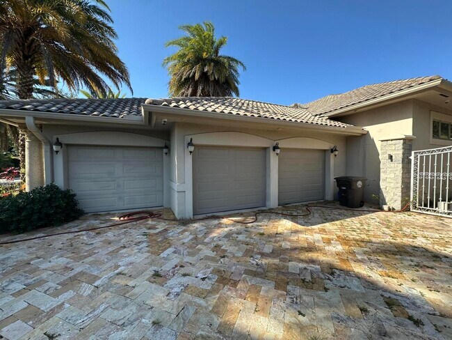 Building Photo - 2610 Tecumseh Dr