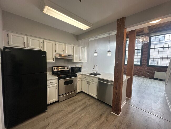 Building Photo - 25 Grand St